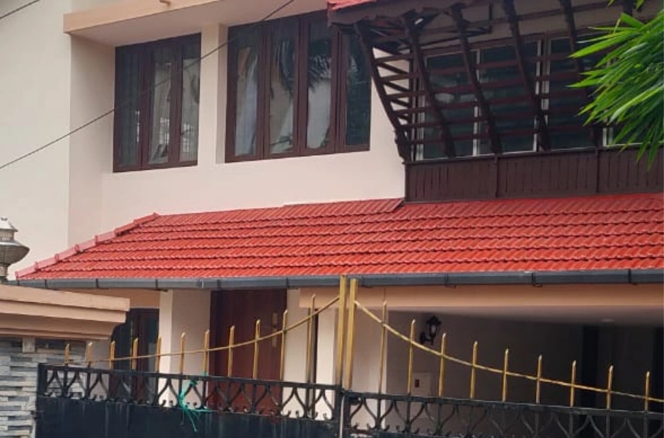 Spacious 6 BHK House for Sale in Kaloor