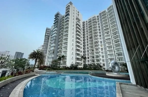 Premium 4 BHK Flat for Rent in Prestige Neptunes Courtyard, Marine Drive