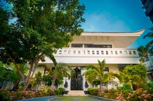 Waterfront Villa for Short-Term Stays in Vallarpadam, Kochi